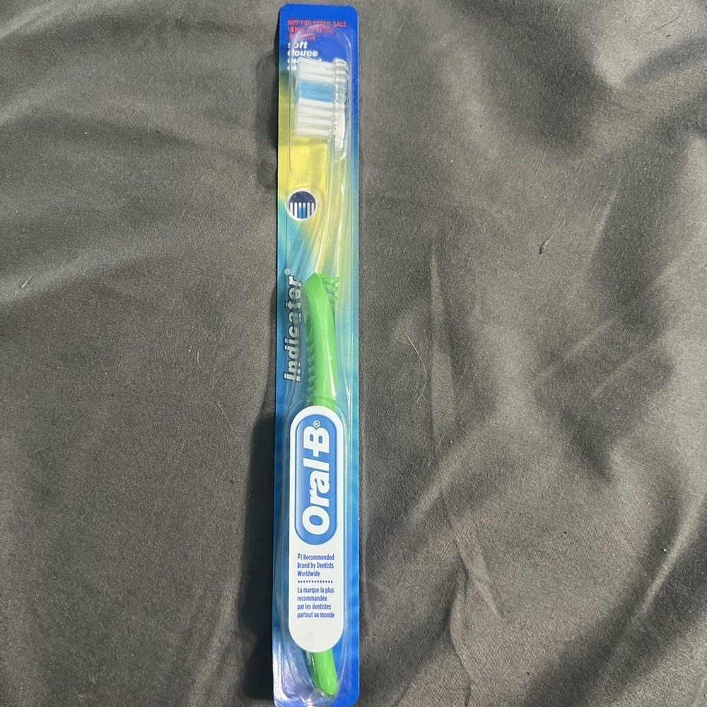 VTG Oral-B Indicator Soft Bristle Toothbrush Green& Clear‎ 2002
